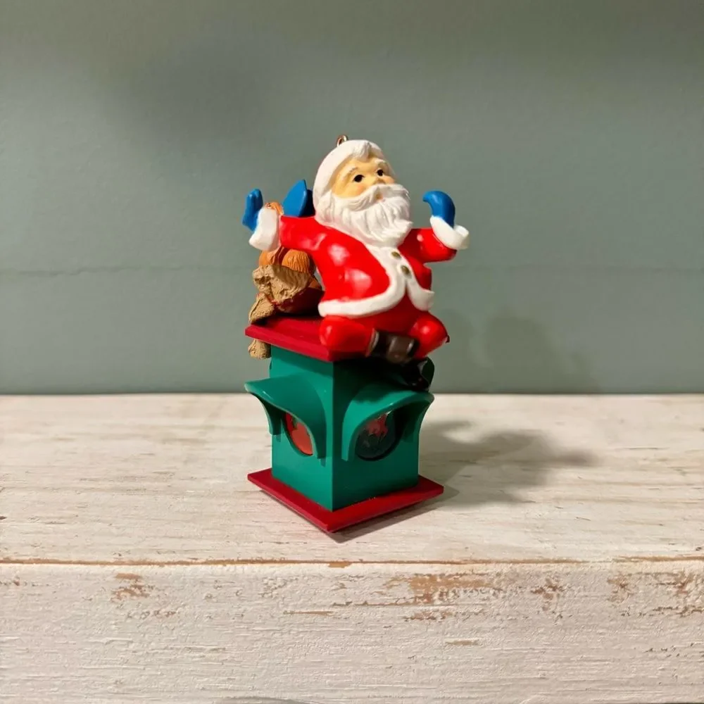 1984 Hallmark City Lights Santa on Traffic Light Vintage Keepsake Ornament